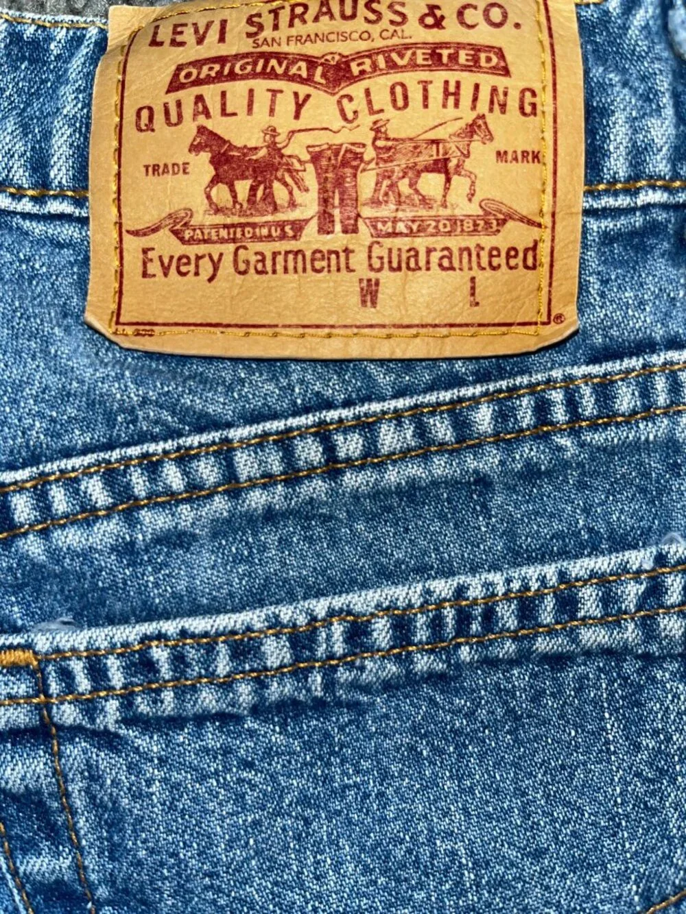 VTG 90's Levi's Knee Length Blue Denim 5 Pockets Jean Shorts Jorts Black Tab 7JR